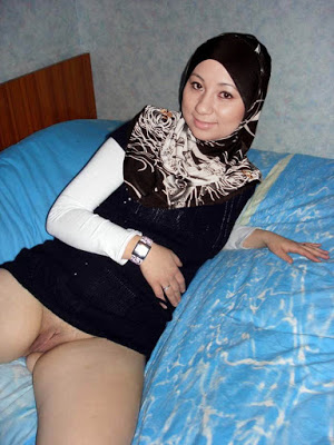 Ngewek Dengan Ibu Berjilbab